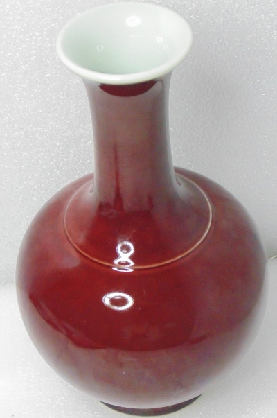 康熙年製豇豆紅釉彩鵝頸天球瓷瓶