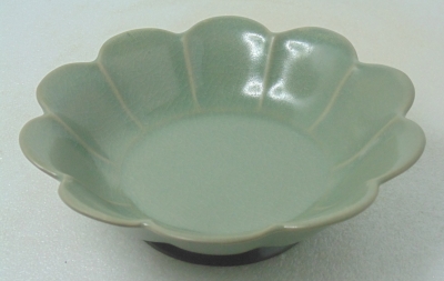汝窯豆青釉彩十瓣梅花形瓷盤洗