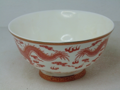 乾隆年製硒紅釉彩繪双龍搶珠瓷碗