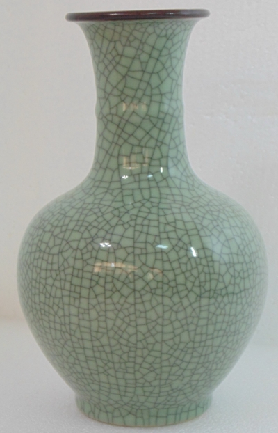 北宋官窯釉金絲鐵足天球瓷瓶