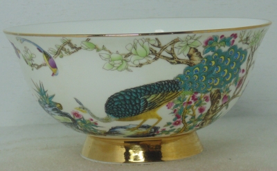 乾隆年製粉彩繪孔雀來儀並有御題詩文美麗瓷碗