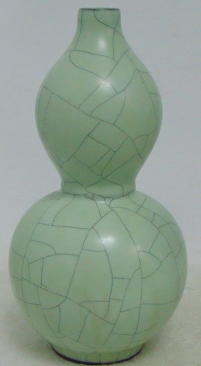 北宋宣政年製官窯豆青釉彩葫蘆瓷瓶