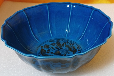 大明宣德年製外撇口沿十倭角霽藍釉彩底墨繪鱖鯉鯽蓮蓬藻水植大瓷碗