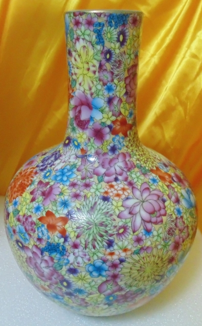 庸正年製萬花不落地洋彩貼繪天球瓷瓶