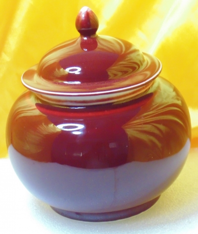 康熙官窯郎窯紅釉有蓋蘋果形瓷罐