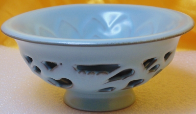 北宋崇寧元年燒製汝窯天青釉彩鏤雕雙層瓷碗