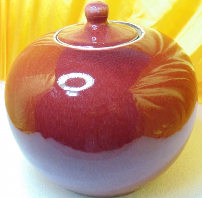 康熙官窯郎窯紅釉彩有蓋蘋果瓷罐
