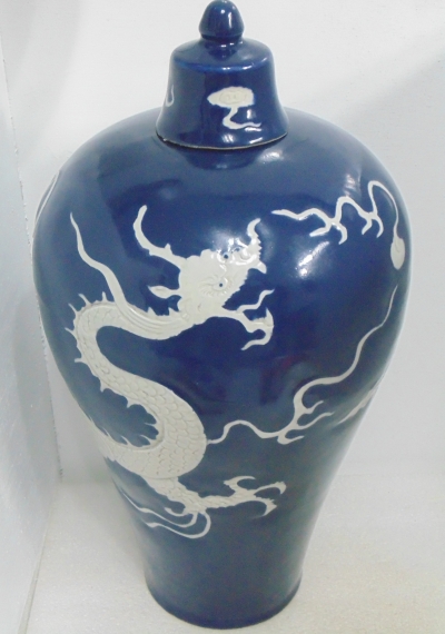 大型元朝祭天霽藍釉(寶石藍釉)右向堆白龍紋祭天梅瓶 