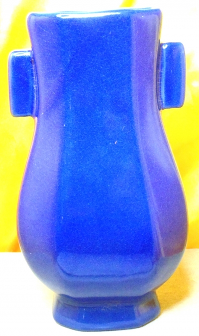宋汝窯寶石藍釉(霽藍釉)彩雙沖耳八方形瓷瓶