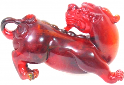 An auspicious creature ‘s sculpture was engraved from a precious red Amber
